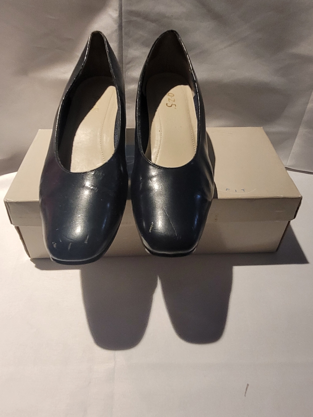 Vintage Style Leather Low Heel Slip-On Dress Shoes – Comfort Block Heel Size 8M